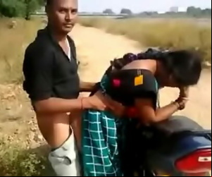 bhabhi putain sur motorcycle..